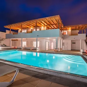https://villa-dedalos.in-canary-islands.com